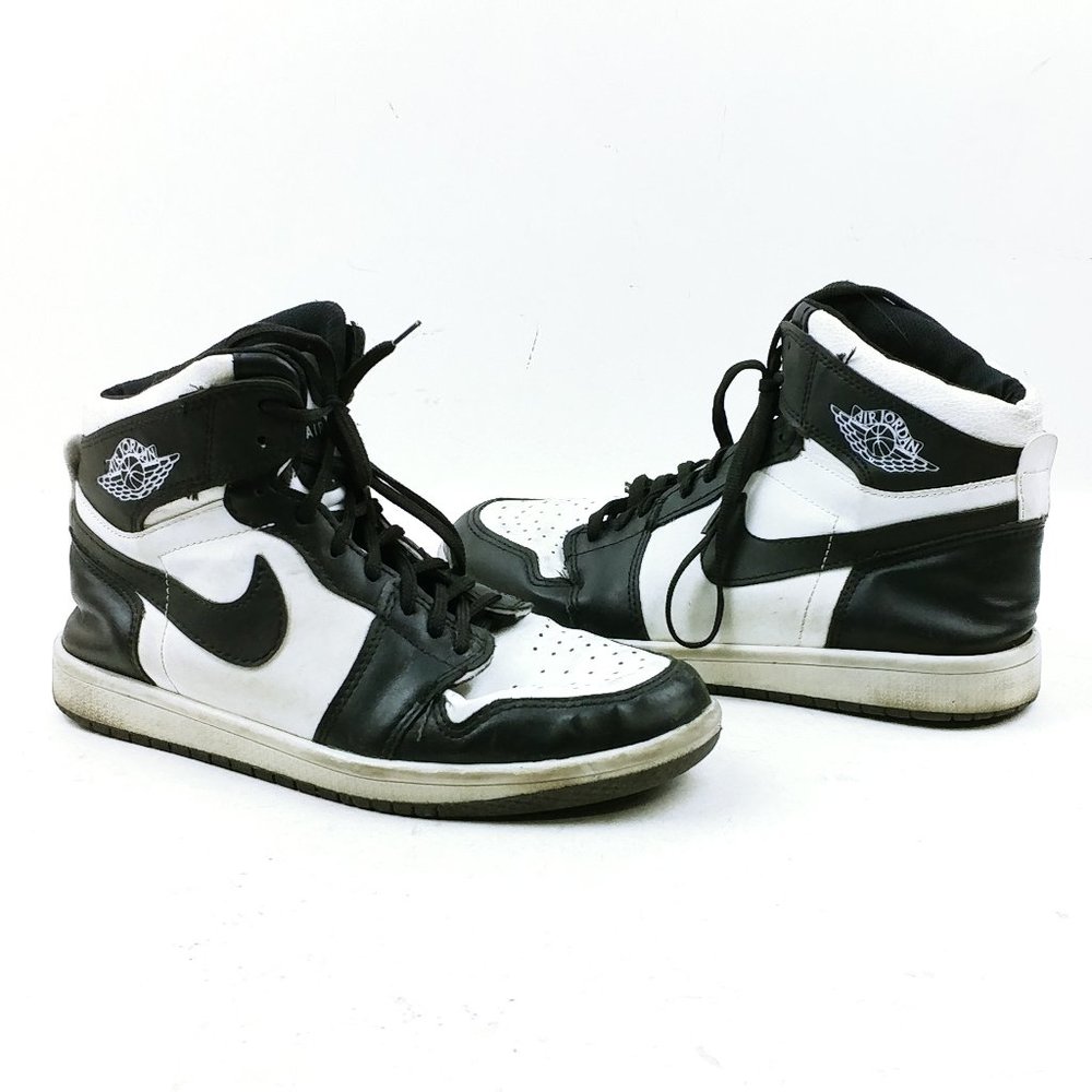 Nike Men's  Air Jordan's Black White Sneakers Size 9.5 (Posh32)